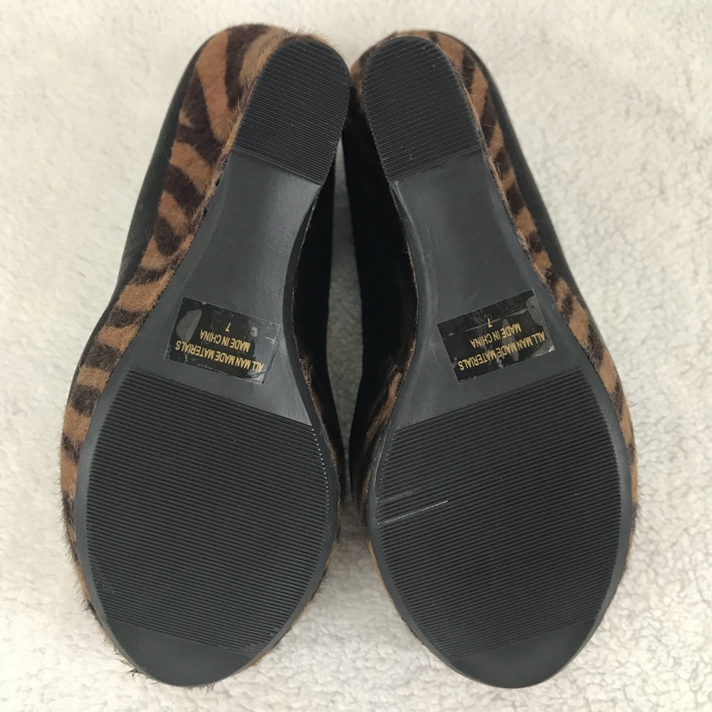 Fahrenheit Animal Print Rounded Toe Wedge - Picture 5 of 7